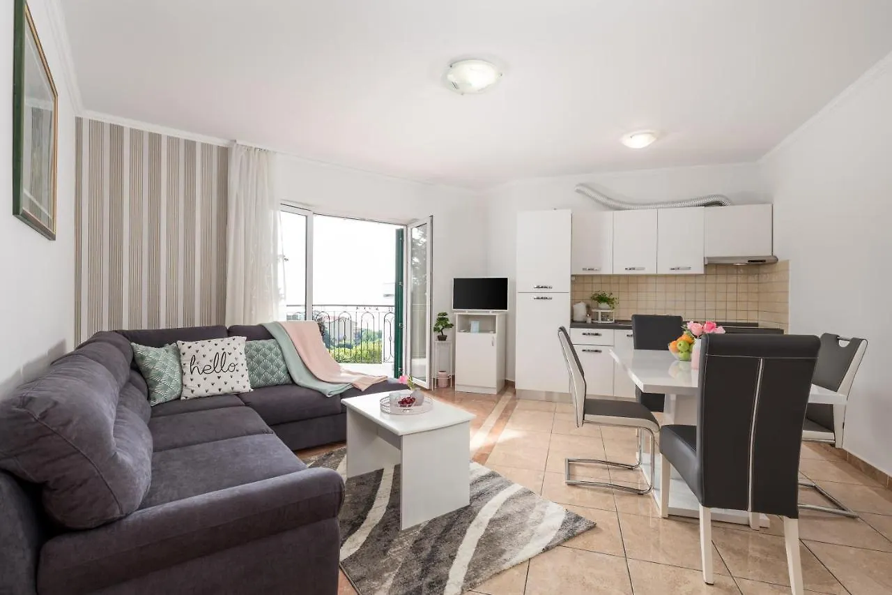 Summer Breeze Apartment With A Pool Opatija