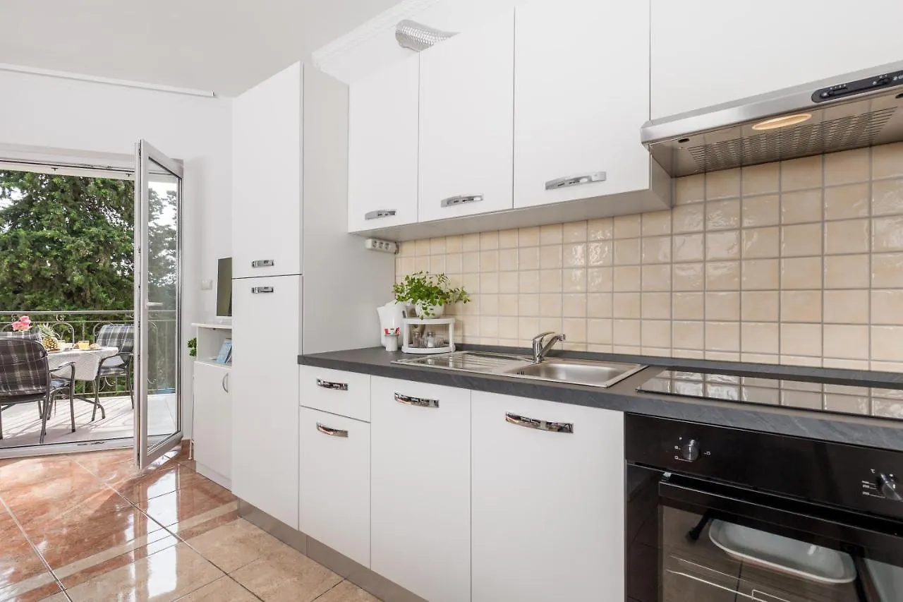 Summer Breeze Apartment With A Pool Opatija