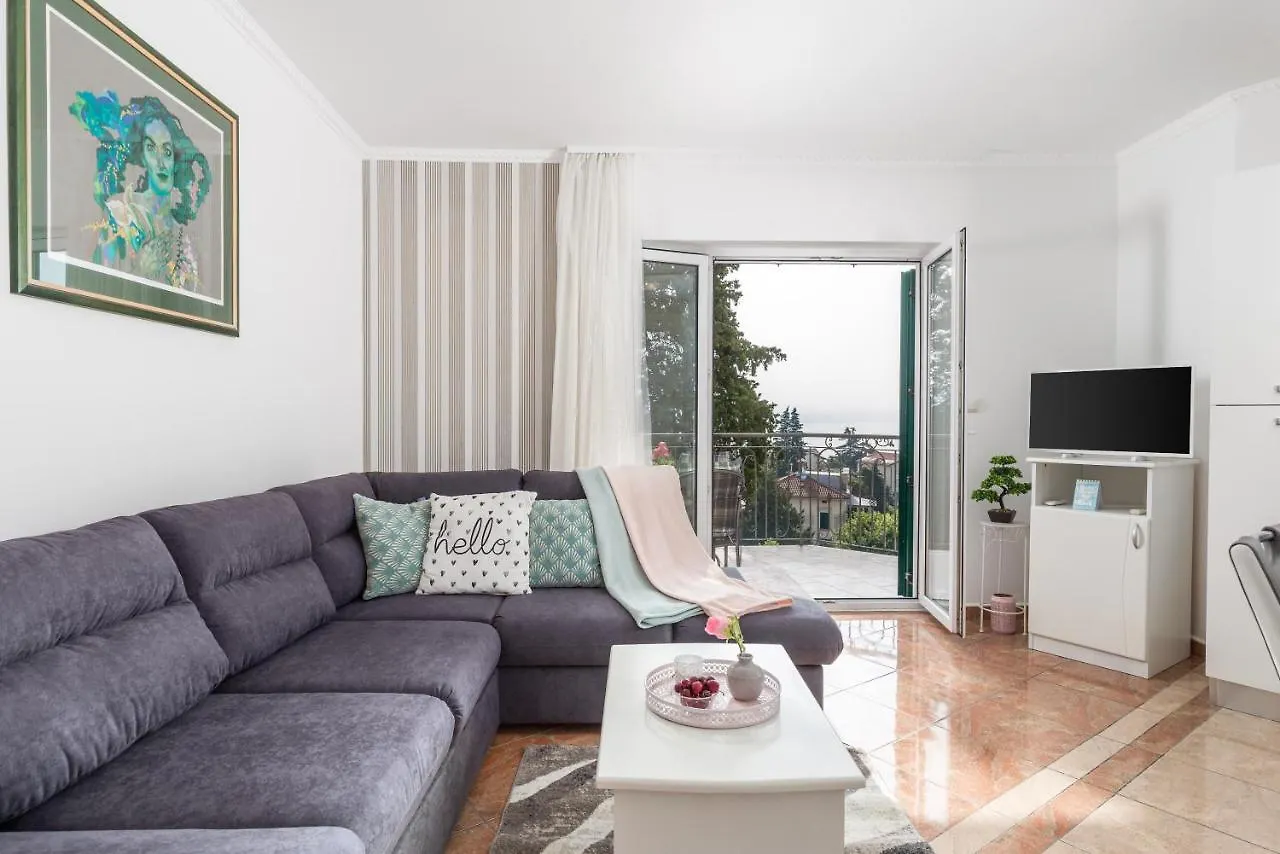 Summer Breeze Apartment With A Pool Opatija