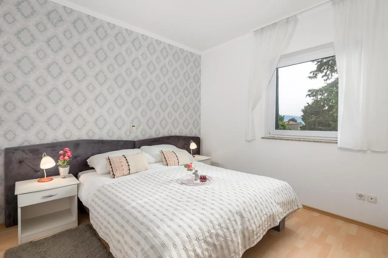 Summer Breeze Apartment With A Pool Opatija
